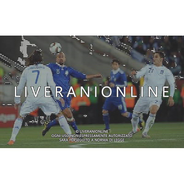 (100623) -- POLOKWANE, June 23, 2010 -- Argentina\'s Juan Veron (L2) vies with Greece\'s Georgios Samaras during the 2010 World Cup Group B soccer match in Polokwane, South Africa, June 22, 2010. Wang Yuguo) ©Photoshot/Agenzia Aldo Liverani Sas - ITALY ONLY: ARGENTINA - GRECIA FIFA WORLD CUP CAMPIONATI MONDIALI SUD AFRICA 2010