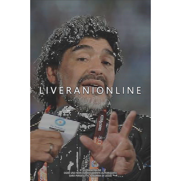 (100623) -- POLOKWANE, June 23, 2010 -- Argentine coach Diego Maradona gestures before the 2010 World Cup Group B soccer match between Argentina and Greece in Polokwane, South Africa, June 22, 2010. Xu Suhui) ©Photoshot/Agenzia Aldo Liverani Sas - ITALY ONLY: ARGENTINA - GRECIA FIFA WORLD CUP CAMPIONATI MONDIALI SUD AFRICA 2010