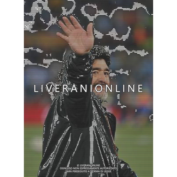 (100623) -- POLOKWANE, June 23, 2010 -- Argentine coach Diego Maradona waves to the crowd before the 2010 World Cup Group B soccer match between Argentina and Greece in Polokwane, South Africa, June 22, 2010. Xu Suhui) ©Photoshot/Agenzia Aldo Liverani Sas - ITALY ONLY: ARGENTINA - GRECIA FIFA WORLD CUP CAMPIONATI MONDIALI SUD AFRICA 2010