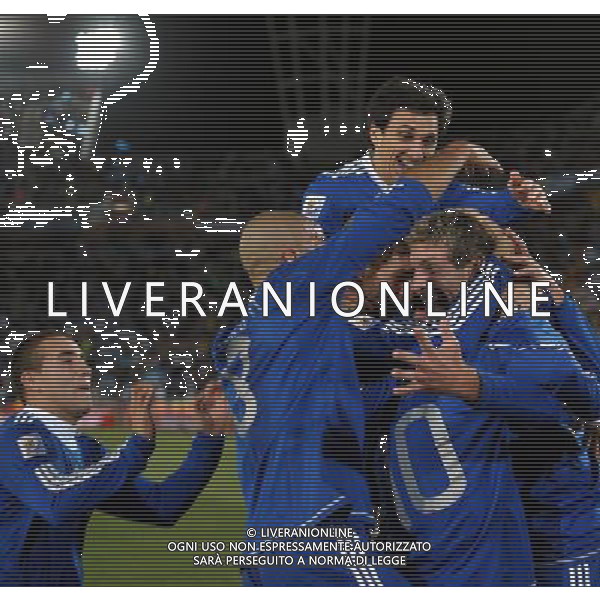 (100623) -- POLOKWANE, June 23, 2010 -- Players of Argentina celebrate a goal during the 2010 World Cup Group B soccer match against Greece in Polokwane, South Africa, June 22, 2010. Argentina won 2-0. Wang Yuguo)(fym) ©Photoshot/Agenzia Aldo Liverani Sas - ITALY ONLY: ARGENTINA - GRECIA FIFA WORLD CUP CAMPIONATI MONDIALI SUD AFRICA 2010