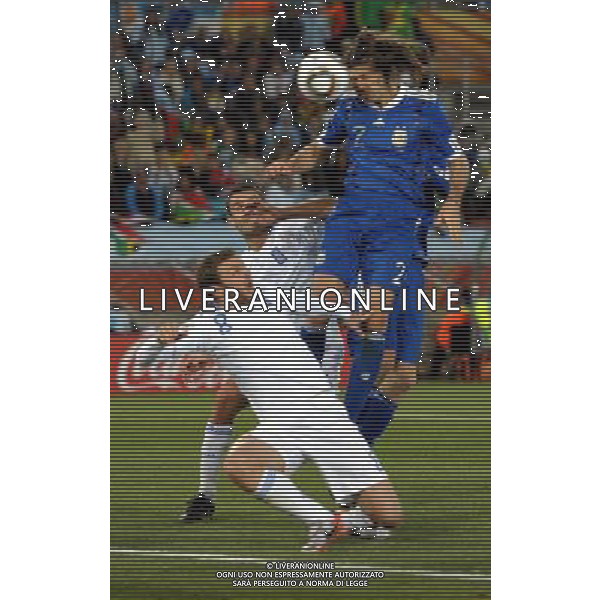 (100623) -- POLOKWANE, June 23, 2010 -- Martin Demichelis (R) of Argentina heads the ball during the 2010 World Cup Group B soccer match against Greece in Polokwane, South Africa, June 22, 2010. Argentina won 2-0. Wang Yuguo)(fym) ©Photoshot/Agenzia Aldo Liverani Sas - ITALY ONLY: ARGENTINA - GRECIA FIFA WORLD CUP CAMPIONATI MONDIALI SUD AFRICA 2010