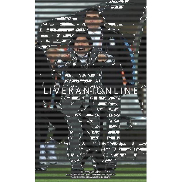 (100623) -- POLOKWANE, June 23, 2010 -- Argentine head coach Diego Maradona (L) gestures during the 2010 World Cup Group B soccer match against Greece in Polokwane, South Africa, June 22, 2010. Wang Yuguo)(fym) ©Photoshot/Agenzia Aldo Liverani Sas - ITALY ONLY: ARGENTINA - GRECIA FIFA WORLD CUP CAMPIONATI MONDIALI SUD AFRICA 2010