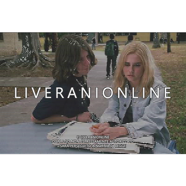 FILM WHITE OLEANDER-OLEANDRO BIANCO 2002 NELLA FOTO PATRICK FUGIT-ALISON LOHMAN AG ALDO LIVERANI
