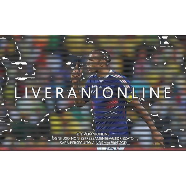 (100622) -- BLOEMFONTEIN, June 22, 2010 -- France\'s Thierry Henry gestures during the Group A match between France and South Africa at the 2010 World Cup football match in Bloemfontein, South Africa, on June 22, 2010. France lost the match 1-2. Li Ga) (zc)