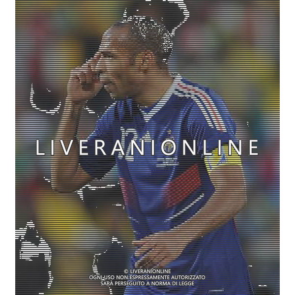 (100622) -- BLOEMFONTEIN, June 22, 2010 -- France\'s Thierry Henry reacts during the Group A match between France and South Africa at the 2010 World Cup football match in Bloemfontein, South Africa, on June 22, 2010. France lost the match 1-2. Li Ga) (zc)