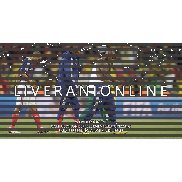 (100622) -- BLOEMFONTEIN, June 22, 2010 -- Players of France walk out of the court after losing the Group A match against South Africa at the 2010 World Cup football match in Bloemfontein, South Africa, on June 22, 2010. France lost the match 1-2. Li Ga) (zc)