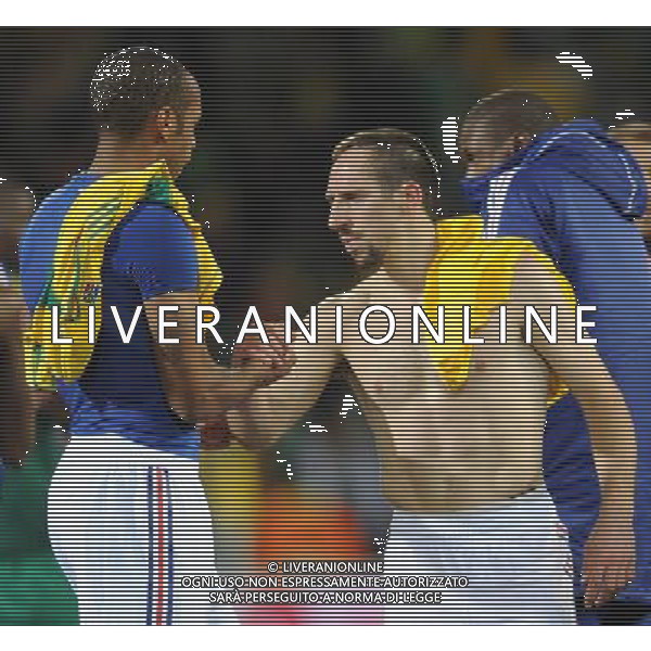 (100622) -- BLOEMFONTEIN, June 22, 2010 -- France\'s Thierry Henry (L) shakes hands with his teammate Franck Ribery after the Group A match between France and South Africa at the 2010 World Cup football match in Bloemfontein, South Africa, on June 22, 2010. France lost the match 1-2. Li Ga) (zc)