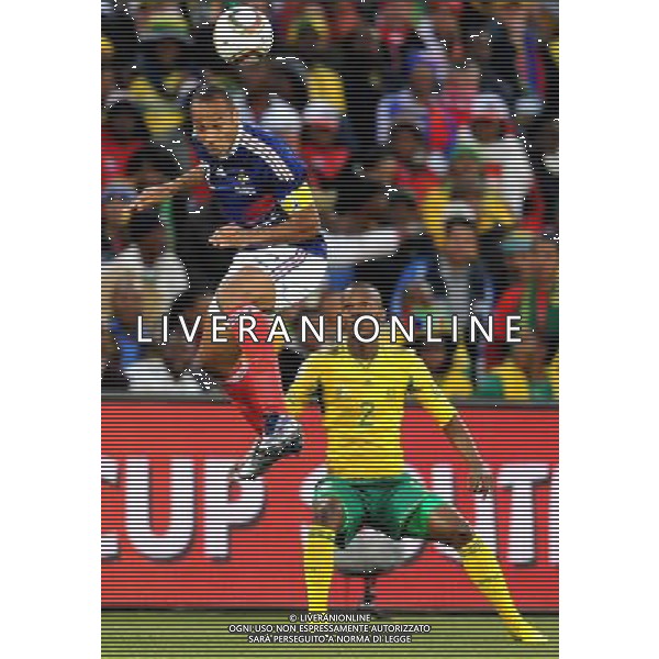 (100622) -- BLOEMFONTEIN, June 22, 2010 -- France\'s Thierry Henry (L) heads the ball during the Group A match between France and South Africa at the 2010 World Cup football match in Bloemfontein, South Africa, on June 22, 2010. France lost the match 1-2. Li Ga) (zc)