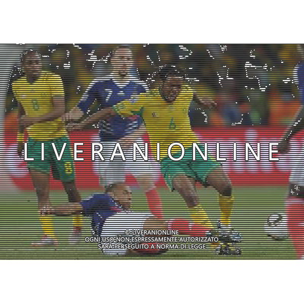 (100622) -- BLOEMFONTEIN, June 22, 2010 -- France\'s Thierry Henry (Bottom) challenges South Africa\'s MacBeth Sibaya during the Group A match between France and South Africa at the 2010 World Cup football match in Bloemfontein, South Africa, on June 22, 2010. South Africa won 2-1. Chen Haitong) (zc)
