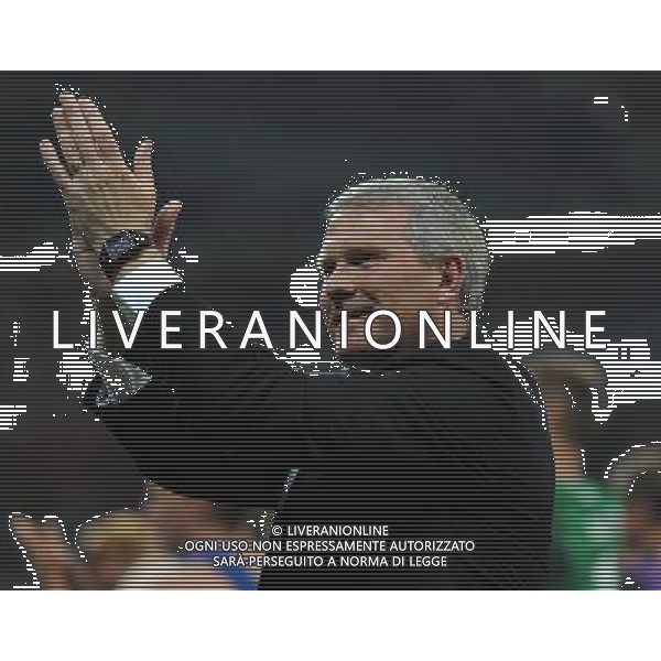 (100620) -- NELSPRUIT, June 20, 2010 () -- New Zealand\'s coach Ricki Herbert gestures to spectators after the 2010 World Cup Group F football match against Italy at Mbombela stadium in Nelspruit, South Africa, on June 20, 2010. The match tied 1-1. (/Guo Yong)(kh) ©Photoshot/Agenzia Aldo Liverani Sas - ITALY ONLY: ITALIA - NUOVA ZELANDA FIFA WORLD CUP CAMPIONATI MONDIALI SUD AFRICA 2010