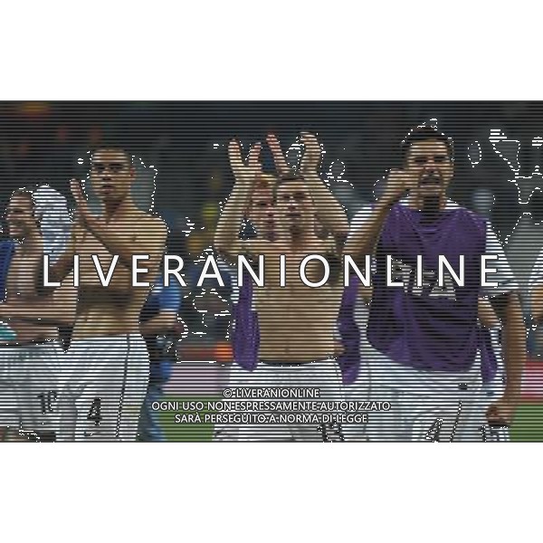 (100620) -- NELSPRUIT, June 20, 2010 () -- New Zealand\'s players gesture to spectators after the 2010 World Cup Group F football match against Italy at Mbombela stadium in Nelspruit, South Africa, on June 20, 2010. The match tied 1-1. (/Guo Yong)(kh) ©Photoshot/Agenzia Aldo Liverani Sas - ITALY ONLY: ITALIA - NUOVA ZELANDA FIFA WORLD CUP CAMPIONATI MONDIALI SUD AFRICA 2010