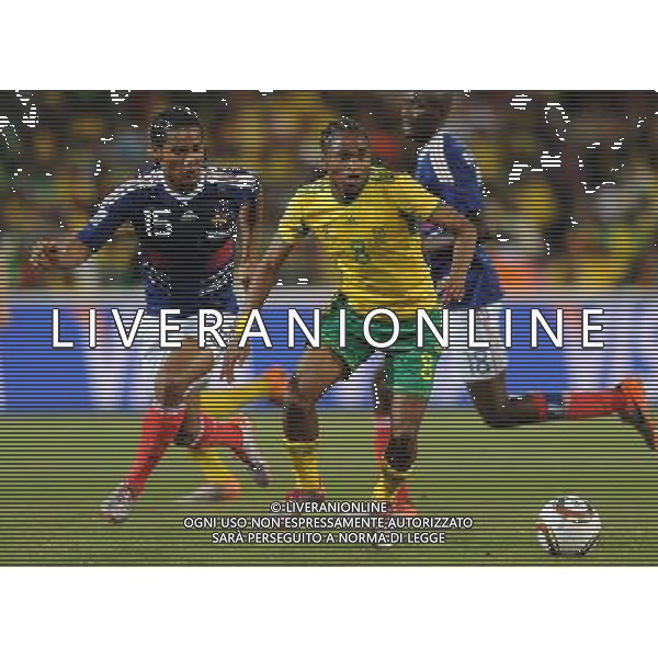 Fifa World Cup Sud Africa 2010 Match #34 Mangaung/Bloemfontein (Free State Stadium) - 22.06.2010 Francia-Sud Africa Nella Foto:Siphiwe TSHABALALA-Florent MALOUDA /Ph.Vitez-Ag. Aldo Liverani