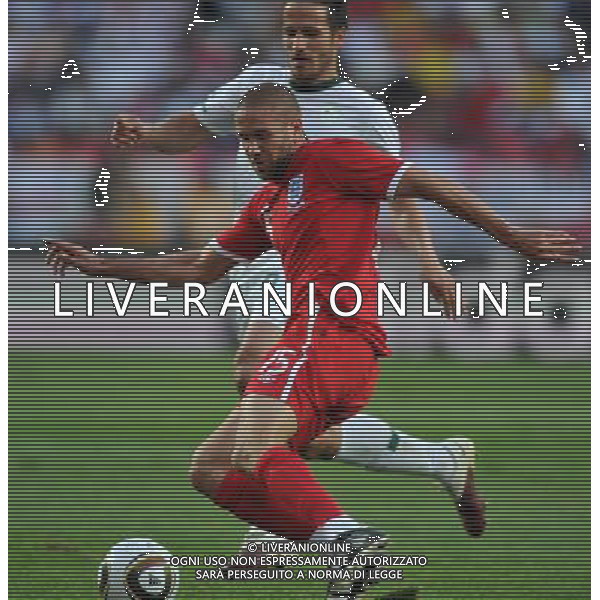 (100623) -- PORT ELIZABETH, June 23, 2010 -- Matt Upson (Front) of England vies for the ball during the 2010 World Cup Group C soccer match against Slovenia at Nelson Mandela Bay stadium in Port Elizabeth, South Africa, June 23, 2010. Yang Lei) (kh) ©Photoshot/Agenzia Aldo Liverani Sas - ITALY ONLY: INGHILTERRA - SLOVENIA FIFA WORLD CUP CAMPIONATI MONDIALI SUD AFRICA 2010