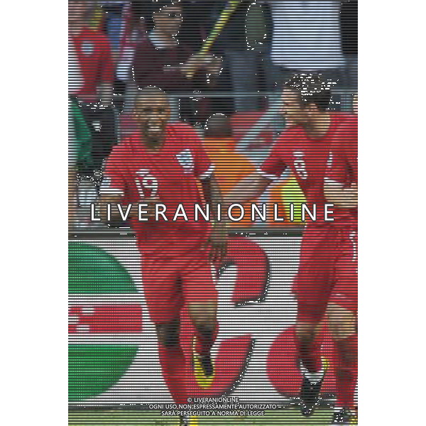 (100623) -- PORT ELIZABETH, June 23, 2010 -- Enland\'s Jermain Defoe (2nd R) celebrates his scoring during the 2010 World Cup Group C soccer match against Slovenia at Nelson Mandela Bay stadium in Port Elizabeth, South Africa, June 23, 2010. Yang Lei) (kh) ©Photoshot/Agenzia Aldo Liverani Sas - ITALY ONLY: INGHILTERRA - SLOVENIA FIFA WORLD CUP CAMPIONATI MONDIALI SUD AFRICA 2010