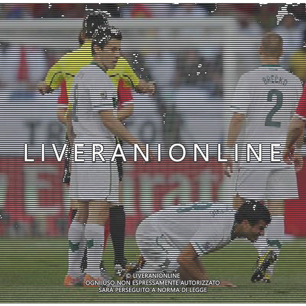 (100623) -- PORT ELIZABETH, June 23, 2010 -- Slovenia\'s Aleksandar Radosavljevic (Bottom) kneels down during the 2010 World Cup Group C soccer match against England at Nelson Mandela Bay stadium in Port Elizabeth, South Africa, June 23, 2010. Xing Guangli) (kh) ©Photoshot/Agenzia Aldo Liverani Sas - ITALY ONLY: INGHILTERRA - SLOVENIA FIFA WORLD CUP CAMPIONATI MONDIALI SUD AFRICA 2010