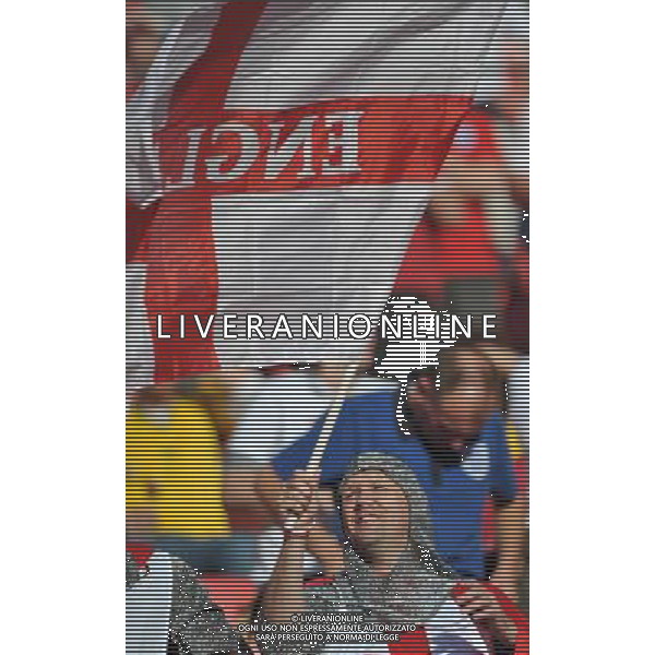 (100623) -- PORT ELIZABETH, June 23, 2010 -- A supporter of England reacts prior to the 2010 World Cup Group C soccer match between England and Slovenia at Nelson Mandela Bay stadium in Port Elizabeth, South Africa, June 23, 2010. Yang Lei) (kh) ©Photoshot/Agenzia Aldo Liverani Sas - ITALY ONLY: INGHILTERRA - SLOVENIA FIFA WORLD CUP CAMPIONATI MONDIALI SUD AFRICA 2010