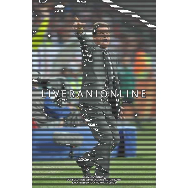 (100623) -- PORT ELIZABETH, June 23, 2010 -- England\'s coach Fabio Capello reacts during the 2010 World Cup Group C soccer match against Slovenia at Nelson Mandela Bay stadium in Port Elizabeth, South Africa, June 23, 2010. England won 1-0. Yang Lei) (kh) ©Photoshot/Agenzia Aldo Liverani Sas - ITALY ONLY: INGHILTERRA - SLOVENIA FIFA WORLD CUP CAMPIONATI MONDIALI SUD AFRICA 2010
