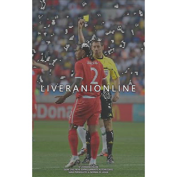(100623) -- PORT ELIZABETH, June 23, 2010 -AMMONIZIONE- England\'s Glen Johnson (L) is given a yellow card during the 2010 World Cup Group C soccer match against Slovenia at Nelson Mandela Bay stadium in Port Elizabeth, South Africa, June 23, 2010. England won 1-0. Yang Lei) (kh) ©Photoshot/Agenzia Aldo Liverani Sas - ITALY ONLY: INGHILTERRA - SLOVENIA FIFA WORLD CUP CAMPIONATI MONDIALI SUD AFRICA 2010