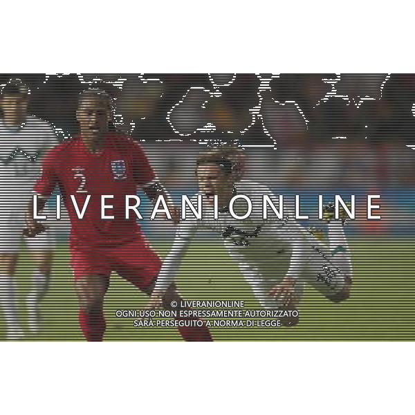 (100623) -- PORT ELIZABETH, June 23, 2010 -- Slovenia\'s Zlatko Dedic (R) falls during the 2010 World Cup Group C soccer match against England at Nelson Mandela Bay stadium in Port Elizabeth, South Africa, June 23, 2010. Slovenia lost 0-1. Xing Guangli) (kh) ©Photoshot/Agenzia Aldo Liverani Sas - ITALY ONLY: INGHILTERRA - SLOVENIA FIFA WORLD CUP CAMPIONATI MONDIALI SUD AFRICA 2010