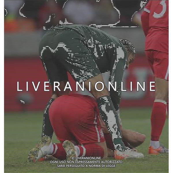 (100623) -- PORT ELIZABETH, June 23, 2010 -- England\'s Wayne Rooney (bottom) is injured during the 2010 World Cup Group C soccer match against Slovenia at Nelson Mandela Bay stadium in Port Elizabeth, South Africa, June 23, 2010. Xing Guangli) (kh) ©Photoshot/Agenzia Aldo Liverani Sas - ITALY ONLY: INGHILTERRA - SLOVENIA FIFA WORLD CUP CAMPIONATI MONDIALI SUD AFRICA 2010