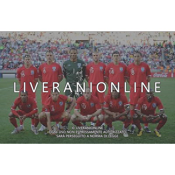(100623) -- PORT ELIZABETH, June 23, 2010 -FORMAZIONE INGHILTERRA- England\'s players pose for group pictures prior to the 2010 World Cup Group C soccer match against Slovenia at Nelson Mandela Bay stadium in Port Elizabeth, South Africa, June 23, 2010. England won 1-0. Xing Guangli) (kh) ©Photoshot/Agenzia Aldo Liverani Sas - ITALY ONLY: INGHILTERRA - SLOVENIA FIFA WORLD CUP CAMPIONATI MONDIALI SUD AFRICA 2010