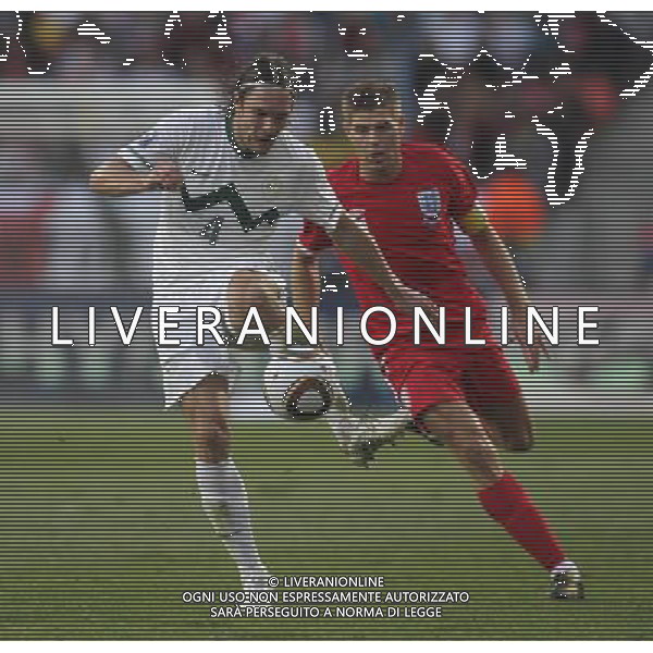 (100623) -- PORT ELIZABETH, June 23, 2010 -- Slovenia\'s Marko Suler (L) controls the ball during the 2010 World Cup Group C soccer match against England at Nelson Mandela Bay stadium in Port Elizabeth, South Africa, June 23, 2010. Slovenia lost 0-1. Xing Guangli) (kh) ©Photoshot/Agenzia Aldo Liverani Sas - ITALY ONLY: INGHILTERRA - SLOVENIA FIFA WORLD CUP CAMPIONATI MONDIALI SUD AFRICA 2010