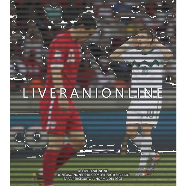 (100623) -- PORT ELIZABETH, June 23, 2010 -- Slovenia\'s Valter Birsa (R) reacts during the 2010 World Cup Group C soccer match against England at Nelson Mandela Bay stadium in Port Elizabeth, South Africa, June 23, 2010. Slovenia lost 0-1. Xing Guangli) (kh) ©Photoshot/Agenzia Aldo Liverani Sas - ITALY ONLY: INGHILTERRA - SLOVENIA FIFA WORLD CUP CAMPIONATI MONDIALI SUD AFRICA 2010
