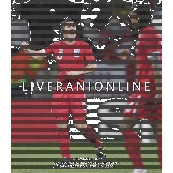 (100623) -- PORT ELIZABETH, June 23, 2010 -- England\'s Frank Lampard (L) waves to supporters after the 2010 World Cup Group C soccer match against Slovenia at Nelson Mandela Bay stadium in Port Elizabeth, South Africa, June 23, 2010. England won 1-0. Xing Guangli) (kh) ©Photoshot/Agenzia Aldo Liverani Sas - ITALY ONLY: INGHILTERRA - SLOVENIA FIFA WORLD CUP CAMPIONATI MONDIALI SUD AFRICA 2010