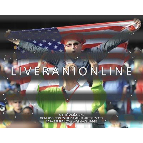 (100623) -- TSHWANE, June 23, 2010 -- Fans cheer prior to the 2010 World Cup Group C soccer match between the United States and Algeria at Loftus Versfeld stadium in Tshwane, South Africa, June 23, 2010. Guo Yong) (kh) ©Photoshot/Agenzia Aldo Liverani Sas - ITALY ONLY: STATI UNITI (USA) - ALGERIA FIFA WORLD CUP CAMPIONATI MONDIALI SUD AFRICA 2010