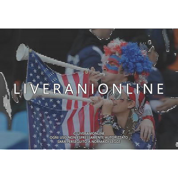 (100623) -- TSHWANE, June 23, 2010 -- Supporters of the United States blow Vuvuzela prior to the 2010 World Cup Group C soccer match between the United States and Algeria at Loftus Versfeld stadium in Tshwane, South Africa, June 23, 2010. Guo Yong) (kh) ©Photoshot/Agenzia Aldo Liverani Sas - ITALY ONLY: STATI UNITI (USA) - ALGERIA FIFA WORLD CUP CAMPIONATI MONDIALI SUD AFRICA 2010