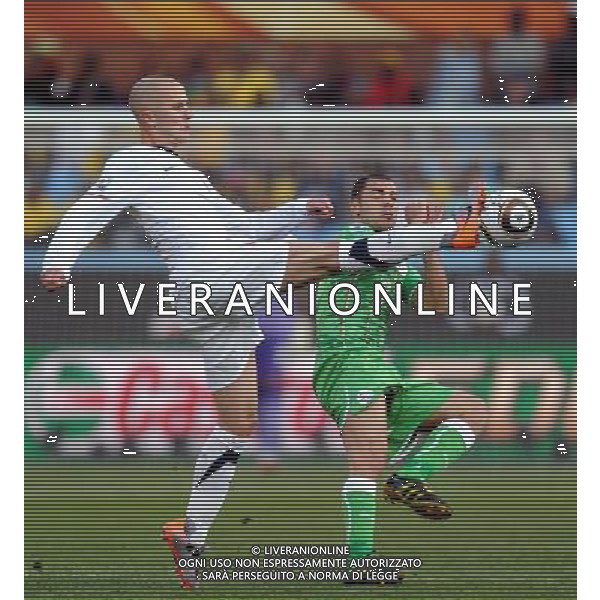 (100623) -- TSHWANE, June 23, 2010 -- Algeria\'s Medhi Lacen (R) vies for the ball during the 2010 World Cup Group C soccer match against the United States at Loftus Versfeld stadium in Tshwane, South Africa, June 23, 2010. Guo Yong) (kh) ©Photoshot/Agenzia Aldo Liverani Sas - ITALY ONLY: STATI UNITI (USA) - ALGERIA FIFA WORLD CUP CAMPIONATI MONDIALI SUD AFRICA 2010