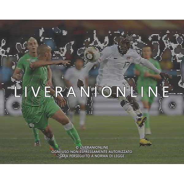 (100623) -- TSHWANE, June 23, 2010 -- Jozy Altidore (R) of the United States vies for the ball during the 2010 World Cup Group C soccer match against Algeria at Loftus Versfeld stadium in Tshwane, South Africa, June 23, 2010. Guo Yong) (kh) ©Photoshot/Agenzia Aldo Liverani Sas - ITALY ONLY: STATI UNITI (USA) - ALGERIA FIFA WORLD CUP CAMPIONATI MONDIALI SUD AFRICA 2010