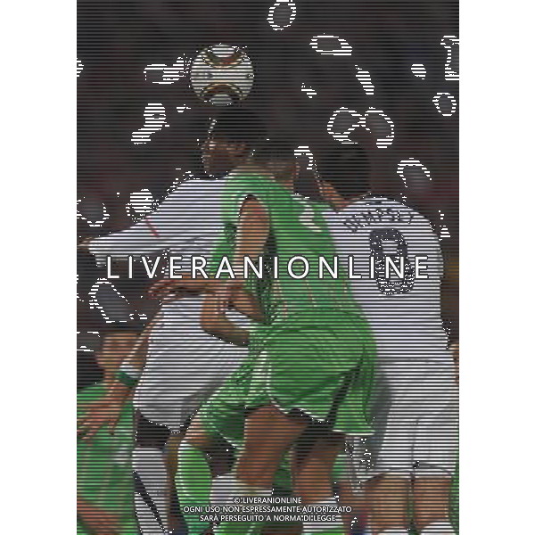 (100623) -- TSHWANE, June 23, 2010 -- Jozy Altidore (1st L) of the United States vies for the ball during the 2010 World Cup Group C soccer match against Algeria at Loftus Versfeld stadium in Tshwane, South Africa, June 23, 2010. Guo Yong) (kh) ©Photoshot/Agenzia Aldo Liverani Sas - ITALY ONLY: STATI UNITI (USA) - ALGERIA FIFA WORLD CUP CAMPIONATI MONDIALI SUD AFRICA 2010