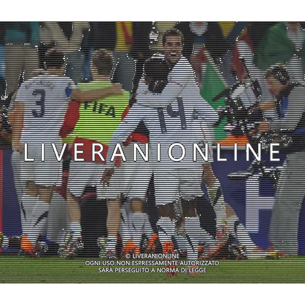 (100623) -- TSHWANE, June 23, 2010 -- Players of the United States celebrate winning the 2010 World Cup Group C soccer match against Algeria at Loftus Versfeld stadium in Tshwane, South Africa, June 23, 2010. The United States won 1-0. Guo Yong) (kh) ©Photoshot/Agenzia Aldo Liverani Sas - ITALY ONLY: STATI UNITI (USA) - ALGERIA FIFA WORLD CUP CAMPIONATI MONDIALI SUD AFRICA 2010