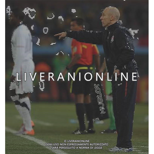 (100623) -- TSHWANE, June 23, 2010 -- Coach of the United States Bob Bradley reacts during the 2010 World Cup Group C soccer match against Algeria at Loftus Versfeld stadium in Tshwane, South Africa, June 23, 2010. The United States won 1-0. Guo Yong) ©Photoshot/Agenzia Aldo Liverani Sas - ITALY ONLY: STATI UNITI (USA) - ALGERIA FIFA WORLD CUP CAMPIONATI MONDIALI SUD AFRICA 2010