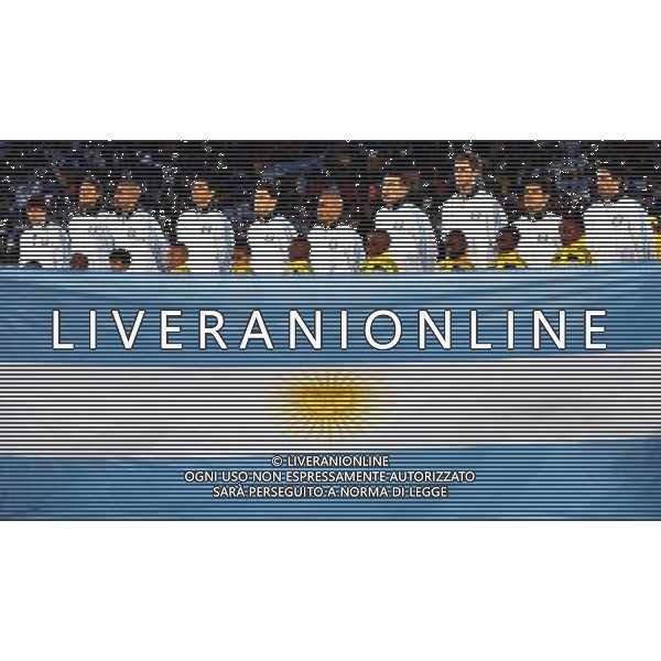 (100623) -- POLOKWANE, June 23, 2010 () -formazione argentina schierata durante l\'inno nazionale- Players of Greece listen to the national anthem prior to the 2010 World Cup Group B soccer match against Argentina in Polokwane, South Africa, June 22, 2010. Argentina won 2-0 and qualifies for the next round.(/Wang Yuguo)(fym) ©Photoshot/Agenzia Aldo Liverani Sas - ITALY ONLY: ARGENTINA - GRECIA FIFA WORLD CUP CAMPIONATI MONDIALI SUD AFRICA 2010