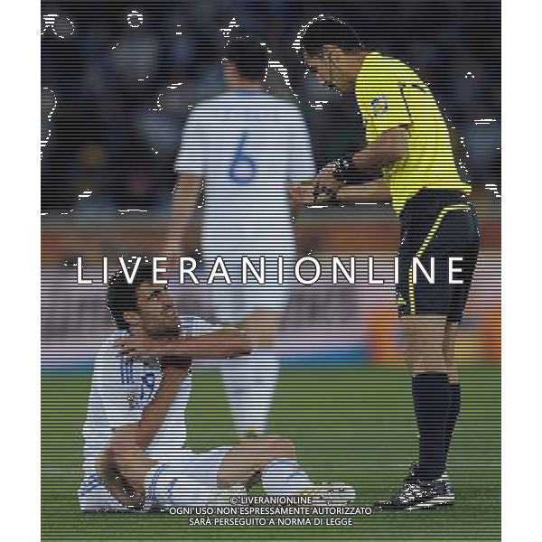 (100623) -- POLOKWANE, June 23, 2010 () -- Sokratis Papastrathopoulos of Greece (bottom L) talks to the referee during the 2010 World Cup Group B soccer match against Argentina in Polokwane, South Africa, June 22, 2010. Argentina won 2-0 and qualifies for the next round.(/Wang Yuguo)(fym) ©Photoshot/Agenzia Aldo Liverani Sas - ITALY ONLY: ARGENTINA - GRECIA FIFA WORLD CUP CAMPIONATI MONDIALI SUD AFRICA 2010