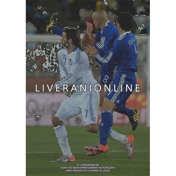 (100623) -- POLOKWANE, June 23, 2010 () -- Georgios Samaras of Greece (1st L) vies with two players of Argentina during the 2010 World Cup Group B soccer match in Polokwane, South Africa, June 22, 2010. Argentina won 2-0 and qualifies for the next round.(/Xu Suhui)(fym) ©Photoshot/Agenzia Aldo Liverani Sas - ITALY ONLY: ARGENTINA - GRECIA FIFA WORLD CUP CAMPIONATI MONDIALI SUD AFRICA 2010