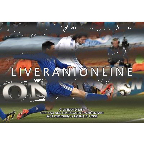 (100623) -- POLOKWANE, June 23, 2010 () -- Nicolas Burdisso of Argentina (L) defends Georgios Samaras of Greece during their 2010 World Cup Group B soccer match in Polokwane, South Africa, June 22, 2010. Argentina won 2-0 and qualifies for the next round.(/Xu Suhui)(fym) ©Photoshot/Agenzia Aldo Liverani Sas - ITALY ONLY: ARGENTINA - GRECIA FIFA WORLD CUP CAMPIONATI MONDIALI SUD AFRICA 2010