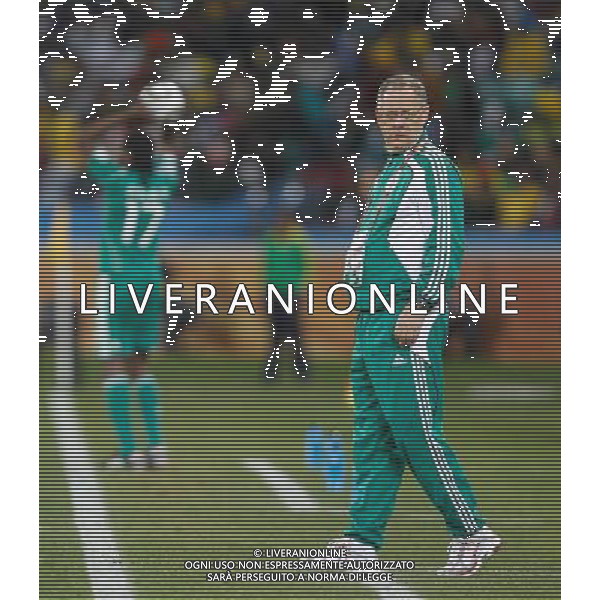 (100623) -- DURBAN, June 23, 2010 --Lars Lagerback (R), head coach of Nigeria, reacts during the 2010 World Cup Group B soccer match against South Korea at Moses Mabhida stadium in Durban, South Africa, on June 22, 2010. Liao Yujie)(dl) ©Photoshot/Agenzia Aldo Liverani Sas - ITALY ONLY - NIGERIA - COREA DEL SUD FIFA WORLD CUP CAMPIONATI MONDIALI SUD AFRICA 2010