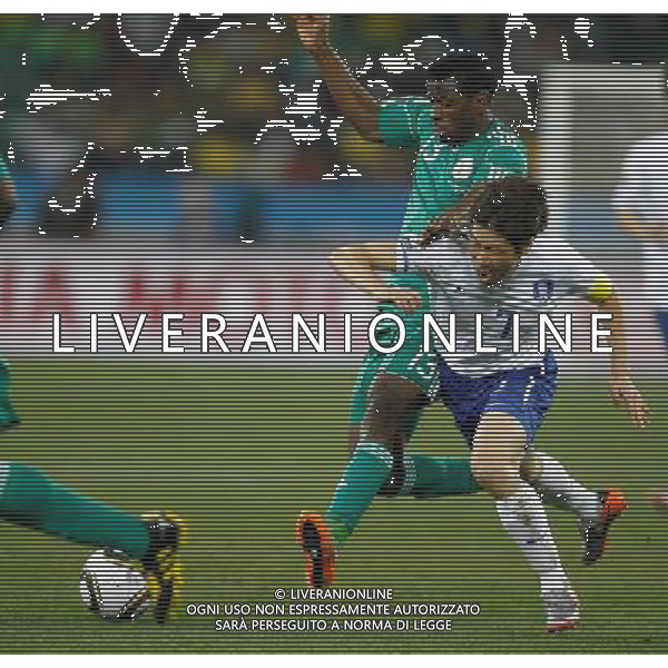 (100623) -- DURBAN, June 23, 2010 -- Park Ji-Sung (R) of South Korea vies with Nigeria\'s Yussuf Ayila during their 2010 World Cup Group B soccer match at Moses Mabhida stadium in Durban, South Africa, on June 22, 2010. Liao Yujie)(dl) ©Photoshot/Agenzia Aldo Liverani Sas - ITALY ONLY - NIGERIA - COREA DEL SUD FIFA WORLD CUP CAMPIONATI MONDIALI SUD AFRICA 2010