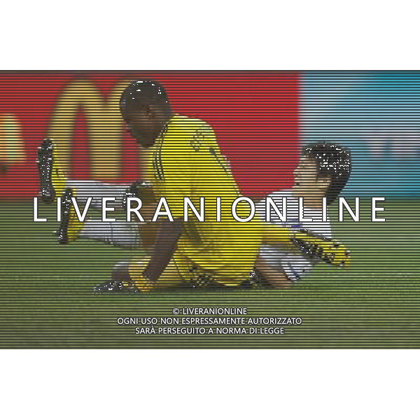 (100623) -- DURBAN, June 23, 2010 -- Lee Chung-Yong (R) of South Korea vies with Nigeria\'s goalkeeper Vincent Enyeama during their 2010 World Cup Group B soccer match at Moses Mabhida stadium in Durban, South Africa, on June 22, 2010. Liao Yujie)(dl) ©Photoshot/Agenzia Aldo Liverani Sas - ITALY ONLY - NIGERIA - COREA DEL SUD FIFA WORLD CUP CAMPIONATI MONDIALI SUD AFRICA 2010