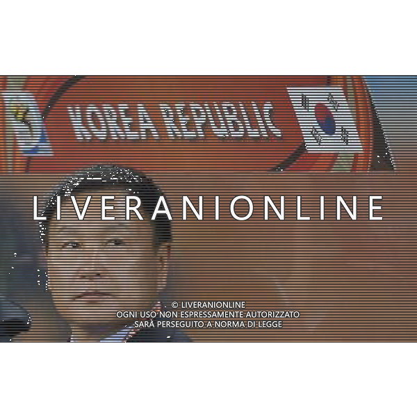 (100623) -- DURBAN, June 23, 2010 -- Huh Jung-Moo, head coach of South Korea, reacts before the 2010 World Cup Group B soccer match against Nigeria at Moses Mabhida stadium in Durban, South Africa, on June 22, 2010. Liao Yujie)(dl) ©Photoshot/Agenzia Aldo Liverani Sas - ITALY ONLY - NIGERIA - COREA DEL SUD FIFA WORLD CUP CAMPIONATI MONDIALI SUD AFRICA 2010