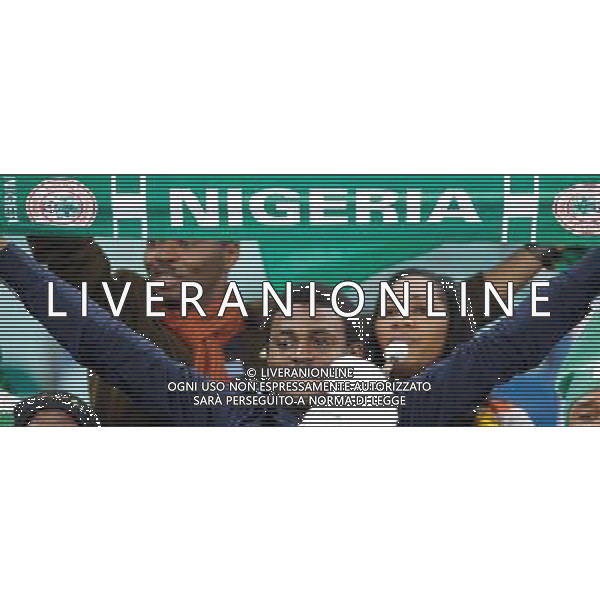 (100623) -- DURBAN, June 23, 2010 -- A fan holding a banner cheers for Nigeria prior to the 2010 World Cup Group B soccer match against South Korea at Moses Mabhida stadium in Durban, South Africa, on June 22, 2010. Liao Yujie)(fym) ©Photoshot/Agenzia Aldo Liverani Sas - ITALY ONLY - NIGERIA - COREA DEL SUD FIFA WORLD CUP CAMPIONATI MONDIALI SUD AFRICA 2010