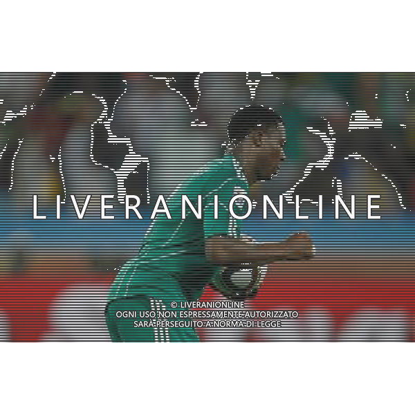 (100623) -- DURBAN, June 23, 2010 -- Nigeria\'s striker Yakubu Aiyegbeni carries the ball after scoring a goal on a penalty kick past South Korea\'s goalkeeper Jung Sung-Ryong during their 2010 World Cup Group B soccer match at Moses Mabhida stadium in Durban, South Africa, on June 22, 2010. Liao Yujie)(dl) ©Photoshot/Agenzia Aldo Liverani Sas - ITALY ONLY - NIGERIA - COREA DEL SUD FIFA WORLD CUP CAMPIONATI MONDIALI SUD AFRICA 2010