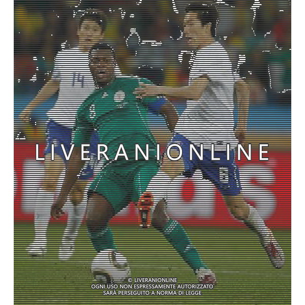 (100623) -- DURBAN, June 23, 2010 -- Kim Jung-Woo (R) of South Korea vies with Nigeria\'s Yakubu Ayegbeni during their 2010 World Cup Group B soccer match at Moses Mabhida stadium in Durban, South Africa, on June 22, 2010. Liao Yujie)(dl) ©Photoshot/Agenzia Aldo Liverani Sas - ITALY ONLY - NIGERIA - COREA DEL SUD FIFA WORLD CUP CAMPIONATI MONDIALI SUD AFRICA 2010