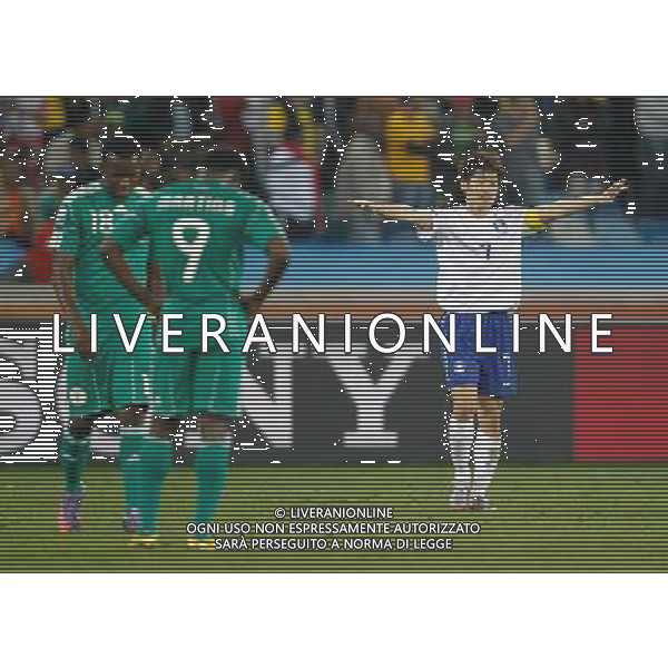 (100623) -- DURBAN, June 23, 2010 () -- Park Ji-Sung (R) of South Korea reacts after the 2010 World Cup Group B soccer match against Nigeria at Moses Mabhida stadium in Durban, South Africa, on June 22, 2010. The match tied 2-2.(/Liao Yujie)(dl) ©Photoshot/Agenzia Aldo Liverani Sas - ITALY ONLY - NIGERIA - COREA DEL SUD FIFA WORLD CUP CAMPIONATI MONDIALI SUD AFRICA 2010