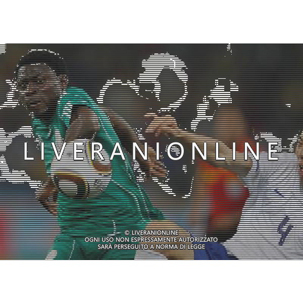 (100623) -- DURBAN, June 23, 2010 () -- Nigeria\'s Obafemi Martins (L) vies with Cho Yong-Hyung of South Korea during their 2010 World Cup Group B soccer match at Moses Mabhida stadium in Durban, South Africa, on June 22, 2010. The match tied 2-2.(/Liao Yujie)(dl) ©Photoshot/Agenzia Aldo Liverani Sas - ITALY ONLY - NIGERIA - COREA DEL SUD FIFA WORLD CUP CAMPIONATI MONDIALI SUD AFRICA 2010