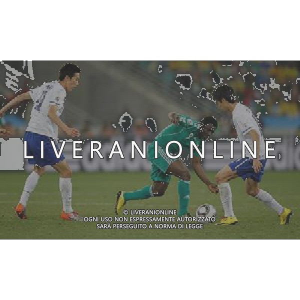 (100623) -- DURBAN, June 23, 2010 () -- Nigeria\'s Obafemi Martins (C) breaks through during the 2010 World Cup Group B soccer match against South Korea at Moses Mabhida stadium in Durban, South Africa, on June 22, 2010. The match tied 2-2.(/Liao Yujie)(dl) ©Photoshot/Agenzia Aldo Liverani Sas - ITALY ONLY - NIGERIA - COREA DEL SUD FIFA WORLD CUP CAMPIONATI MONDIALI SUD AFRICA 2010