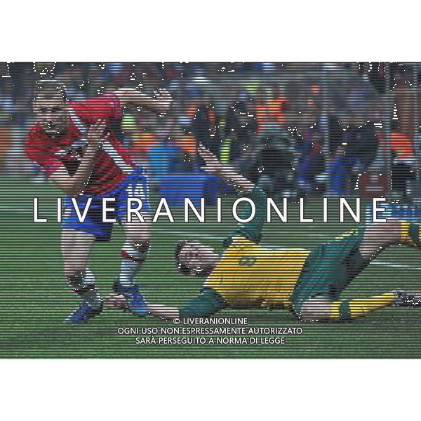 (100624) -- NELSPRUIT, June 24, 2010 -- Australia\'s Luke Wilkshire (R) falls beside Serbia\'s Milan Jovanovic during the 2010 World Cup Group D match in Nelspruit, South Africa, June 23, 2010. Xu Suhui) ©Photoshot/Agenzia Aldo Liverani Sas - ITALY ONLY: SERBIA - AUSTRALIA FIFA WORLD CUP CAMPIONATI MONDIALI SUD AFRICA 2010